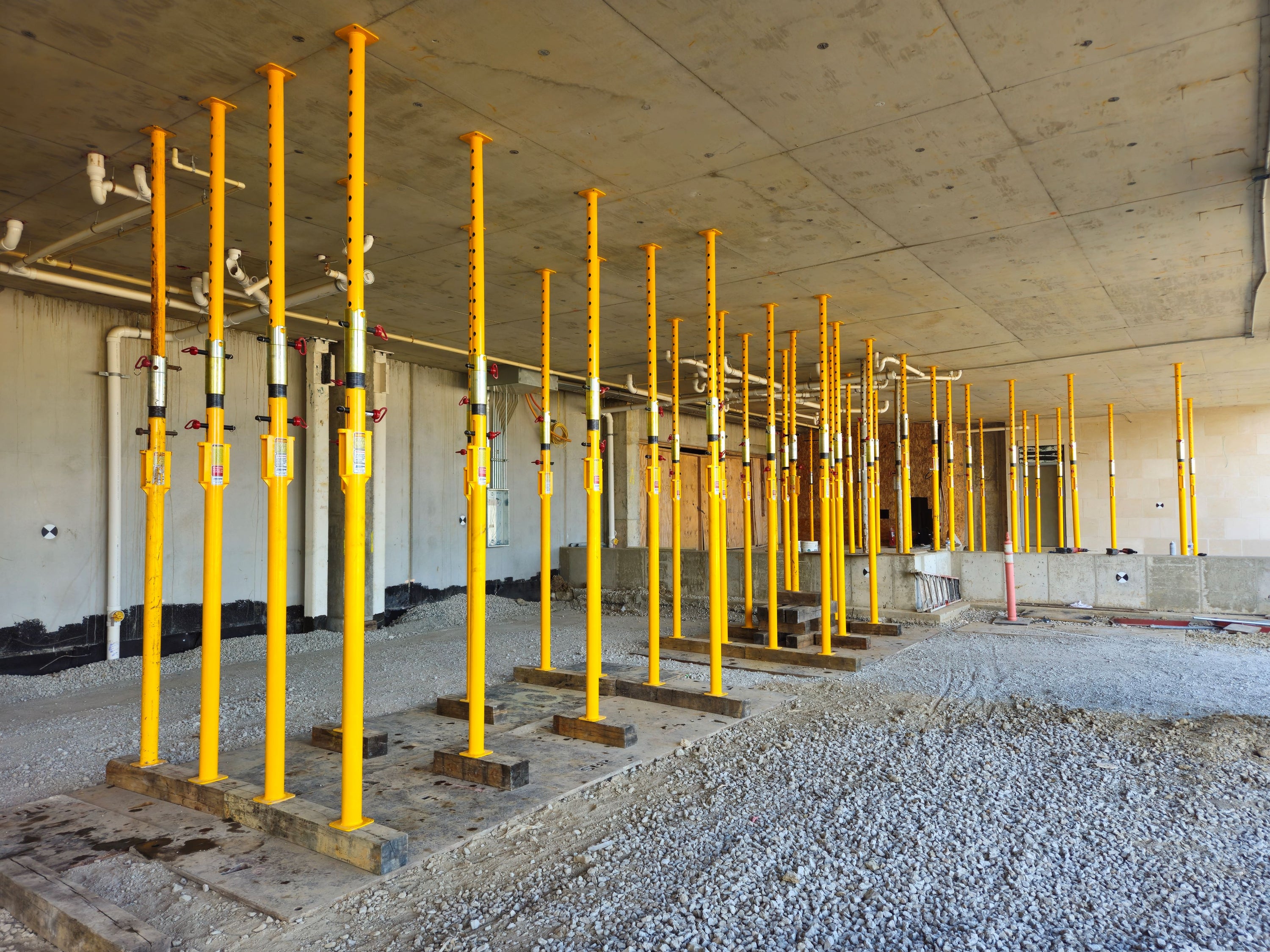 Jacking-shoring posts