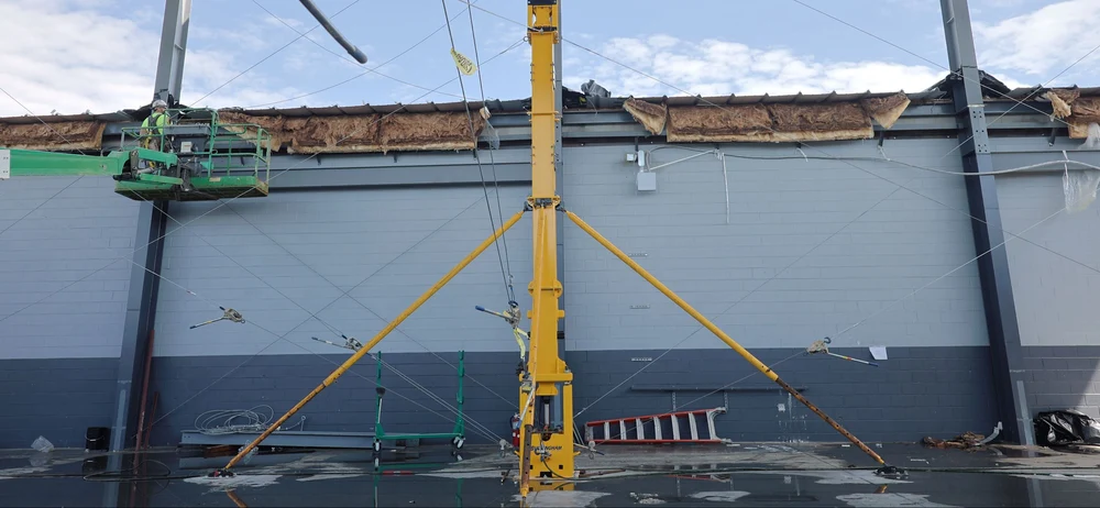 The jacks configuration helps create a streamlined and stable lifting arrangement in the field.