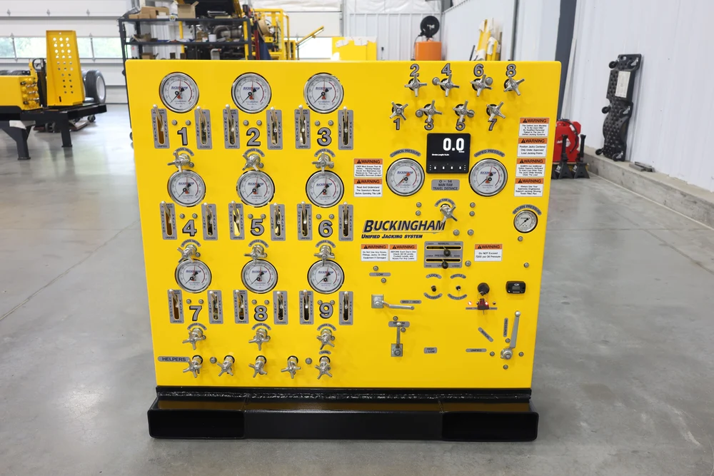 Double-acting system with free return and three pump speeds