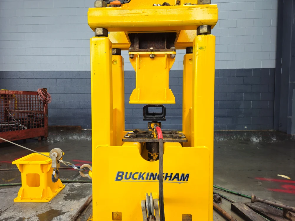 Each unit holds a 15-ton crib jack, giving crews strong lifting capability in a compact column jack setup.