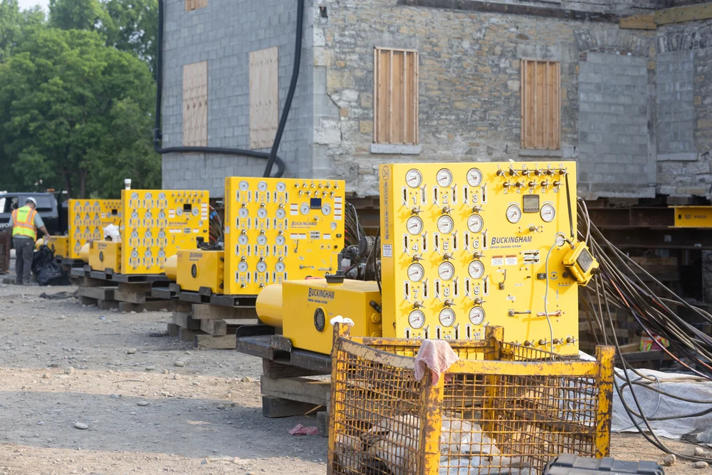Optimal for large structures that require more lifting points than a single machine can handle