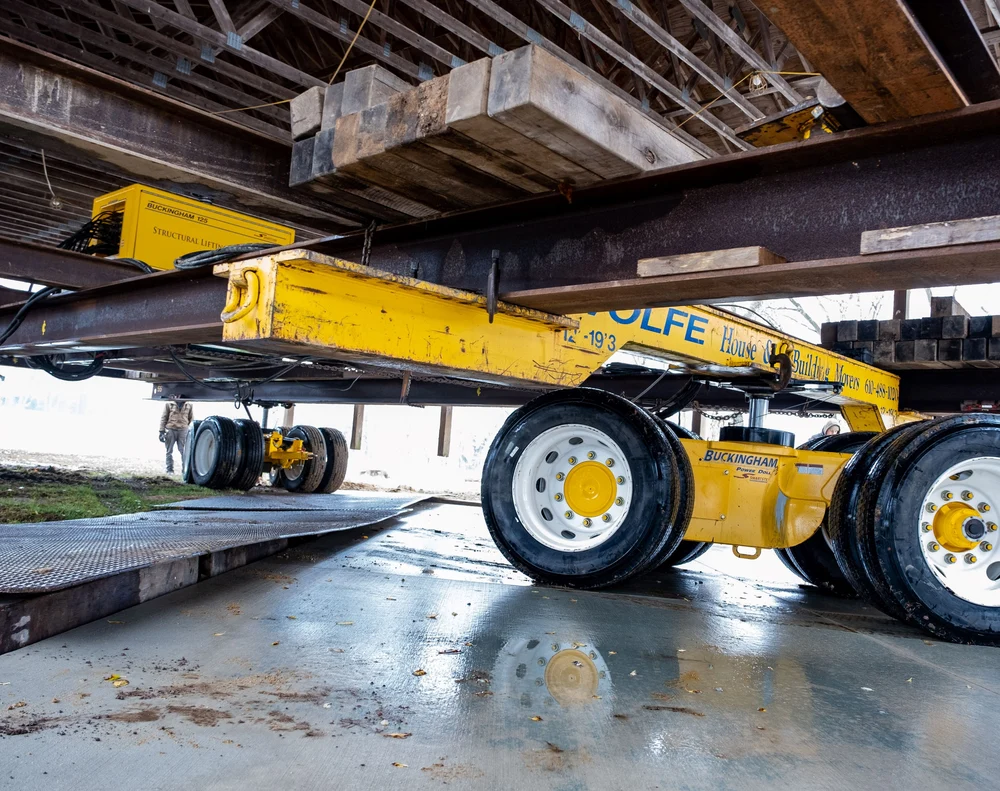 Interfaces with Buckingham power units (BU-74 / BU-173) to raise, level, and stabilize the load.