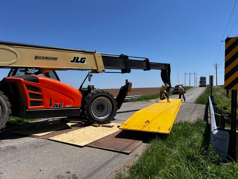 Built-in handling and tie-down points