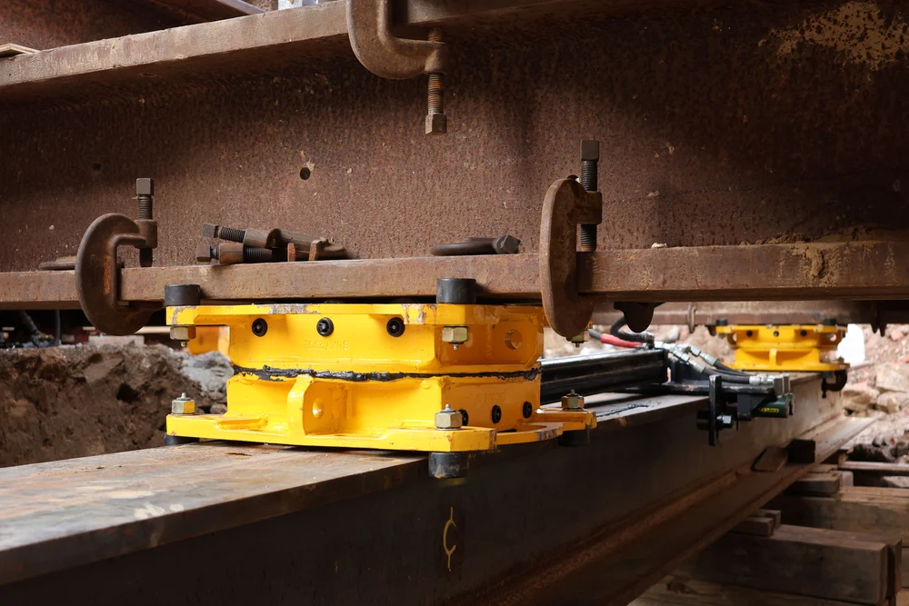 Installs rapidly on Buckingham 50-ton Bi-Directional Skates with no welding or modification required; just clamp in place and go