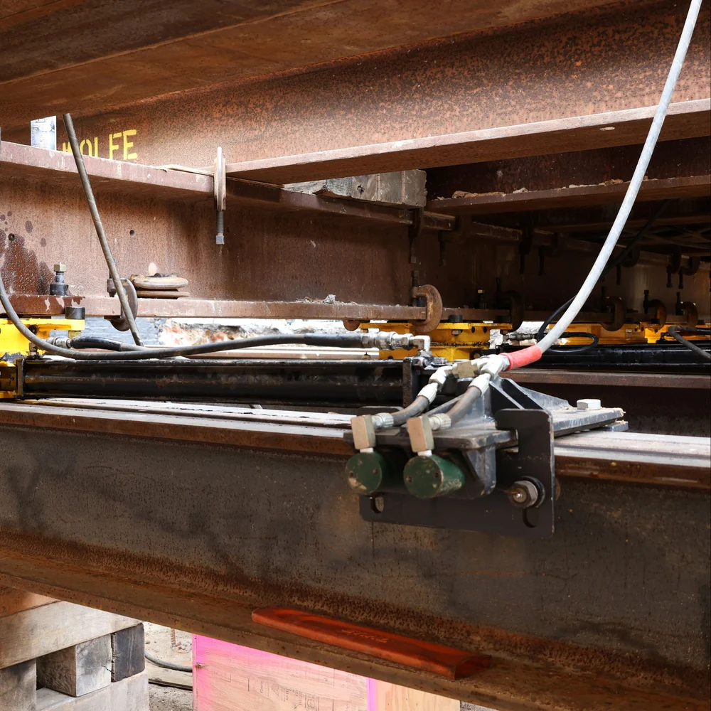 Adjustable hydraulic beam clamp fits 12" to 14" beams, allowing for reliable attachment on a variety of structural elements