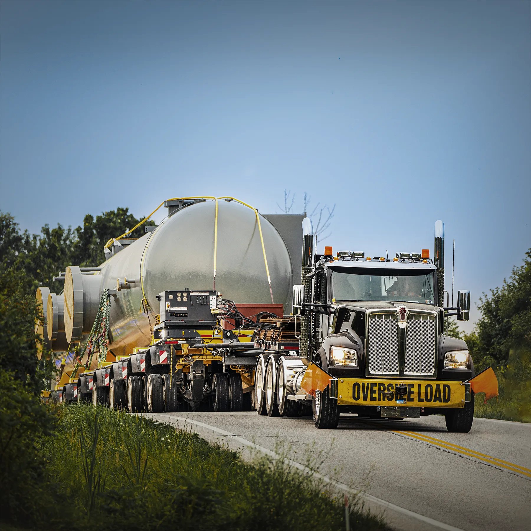 Semi pulling Goldhofer modules with tank
